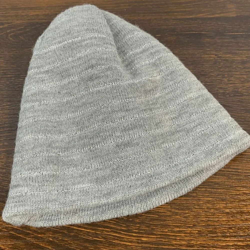 Gerry woMen's Gray Silver Striped Metallic Acrylic Knit Beanie Hat One Size